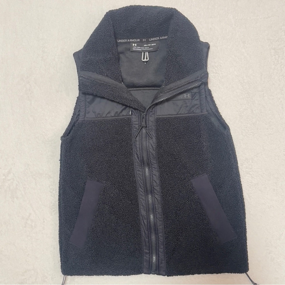Under Armour Vest Women's X
-Small Black Loose Fit‎ Full Zip
Fleece, Activewear